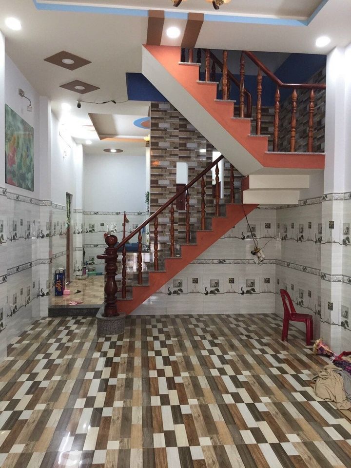 Bán nhà ngay chợ Bình Chánh. Dt 5x20 căn góc 2 mặt tiền giá 850 triệu. Lh chính chủ 0797334144