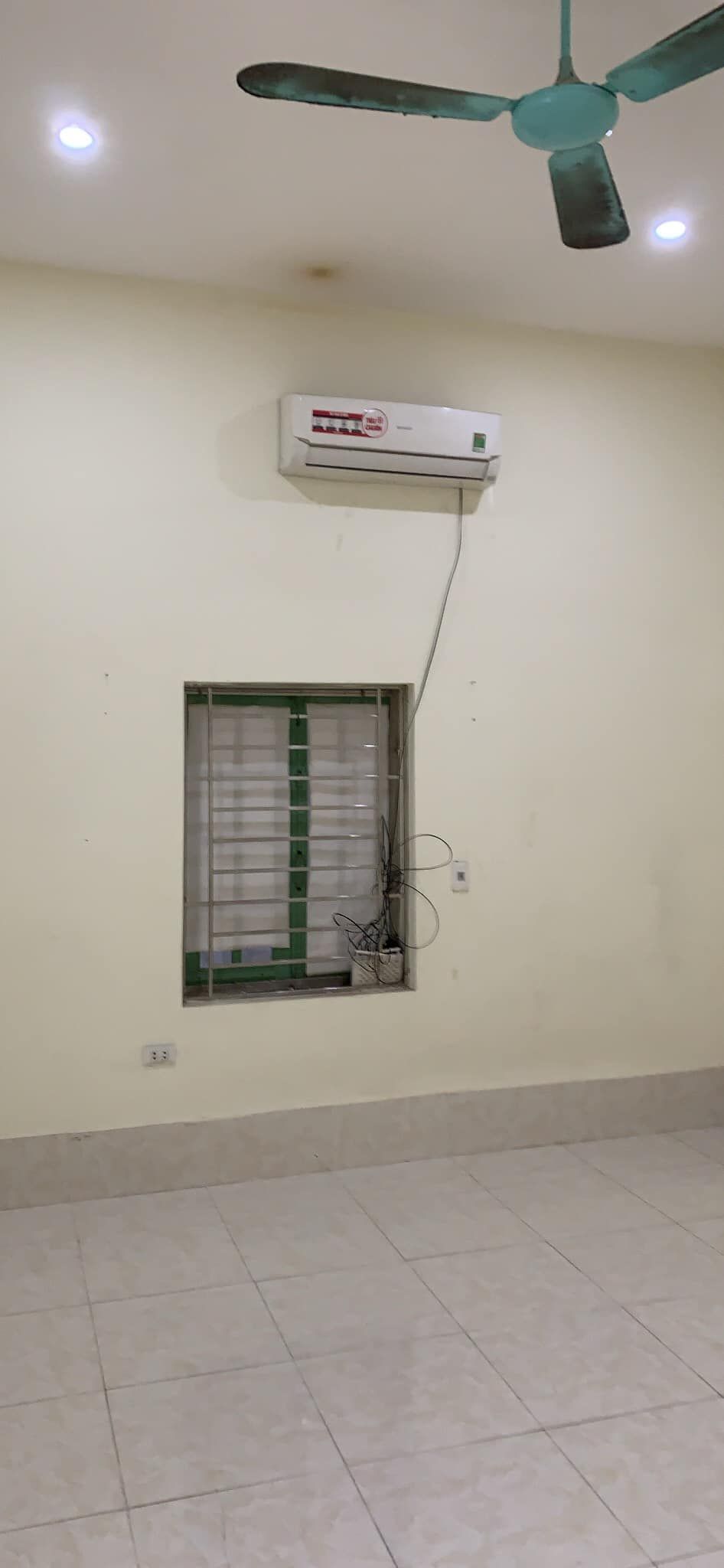 Cho thuê nhà ngõ 198 Xã Đàn Trung Tự Đống Đa Hà Nội Diện tích 70m2 gồm 2PN 1WC 1PK 1 bếp