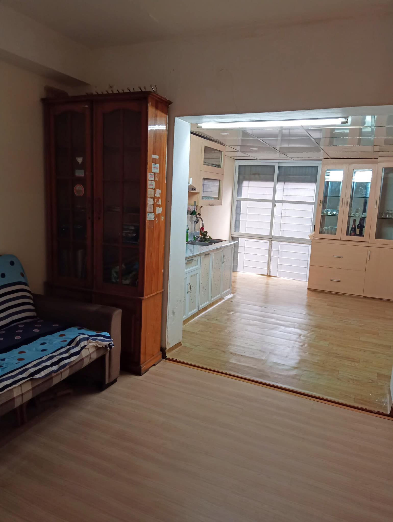 Cho thuê căn hộ tập thể Phương Mai, Đống Đa HN Cạnh tiểu học Phương Mai Diện tích 98m2