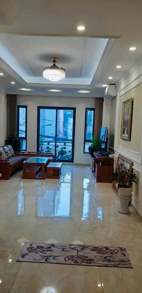 Chủ Nhà Chuyển Công tác nên cần bán Nhà Cầu Giấy 42m2 xây 6T MT 4m Ô Tô KD Thang Máy