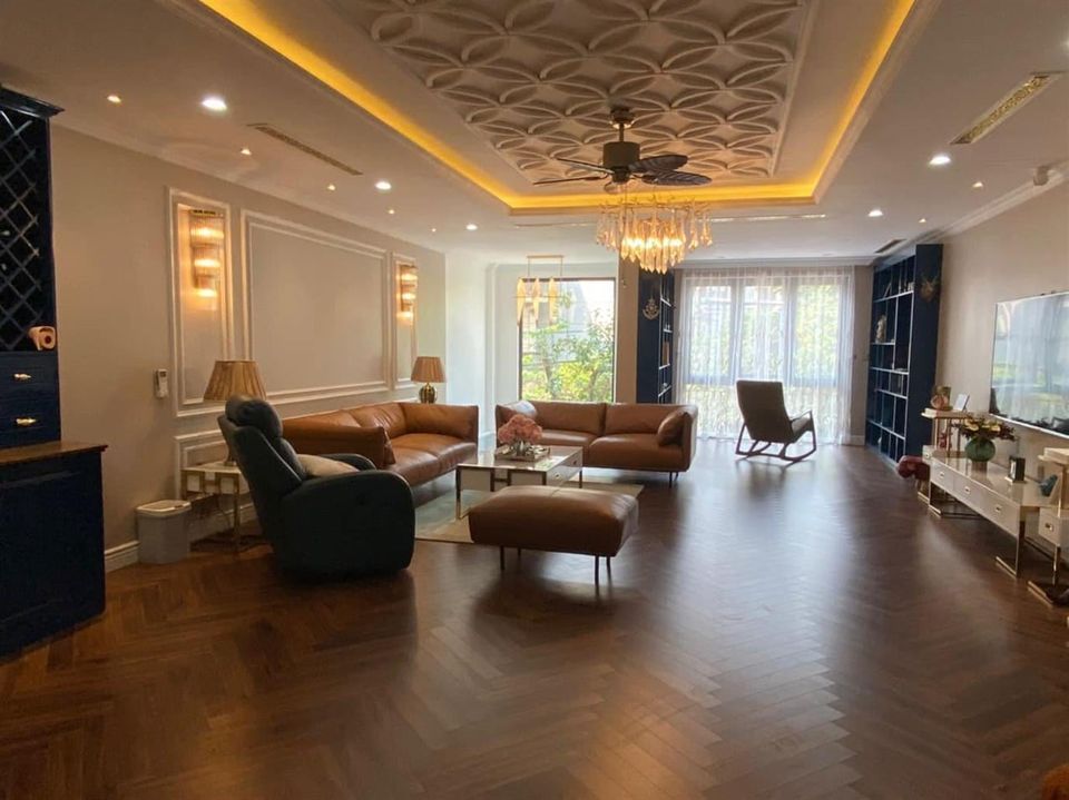 Siêu phẩm 50m2 Nguyễn Văn Cừ Long Biên Gara Ô tô 7 chỗ Thang máy chỉ nhỉnh 5 tỷ Nhà xây mới