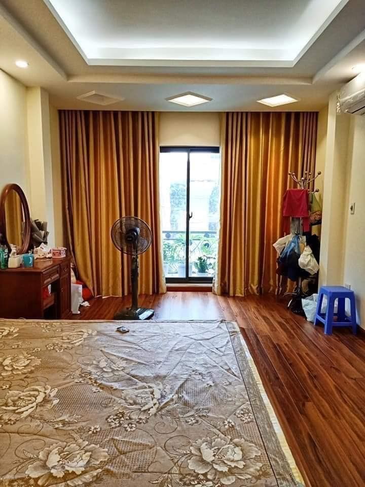 Chủ Nhà Chuyển Công tác nên cần bán Nhà Cầu Giấy 42m2 xây 6T MT 4m Ô Tô KD Thang Máy