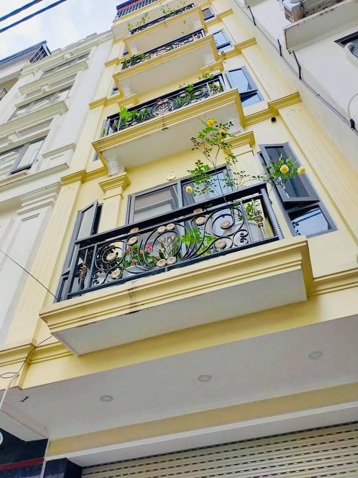 Chủ Nhà Chuyển Công tác nên cần bán Nhà Cầu Giấy 42m2 xây 6T MT 4m Ô Tô KD Thang Máy
