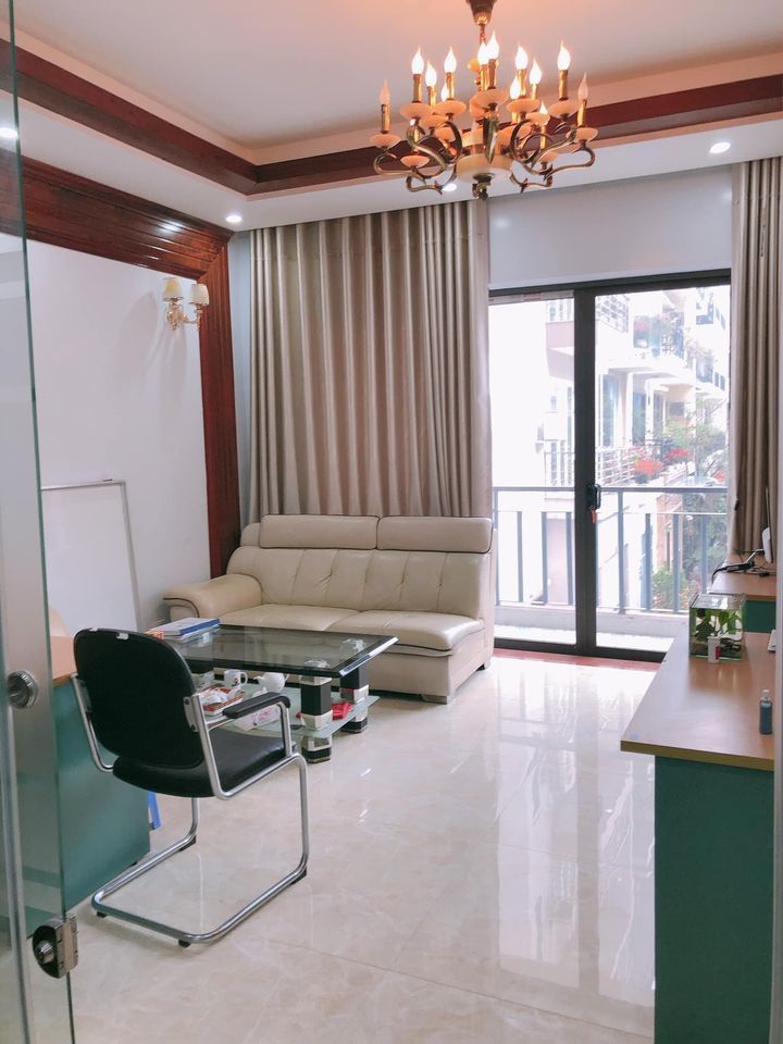 BIỆT THỰ ĐẲNG CẤP PHỐ NGUYỄN CHÍ THANH VIEW CÔNG VIÊN VỈA HÈ CHIM BAY, Ô TÔ TRÁNH, THANG MÁY
