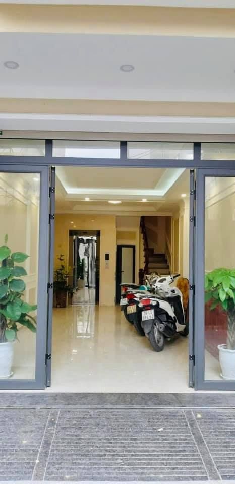 Chủ Nhà Chuyển Công tác nên cần bán Nhà Cầu Giấy 42m2 xây 6T MT 4m Ô Tô KD Thang Máy