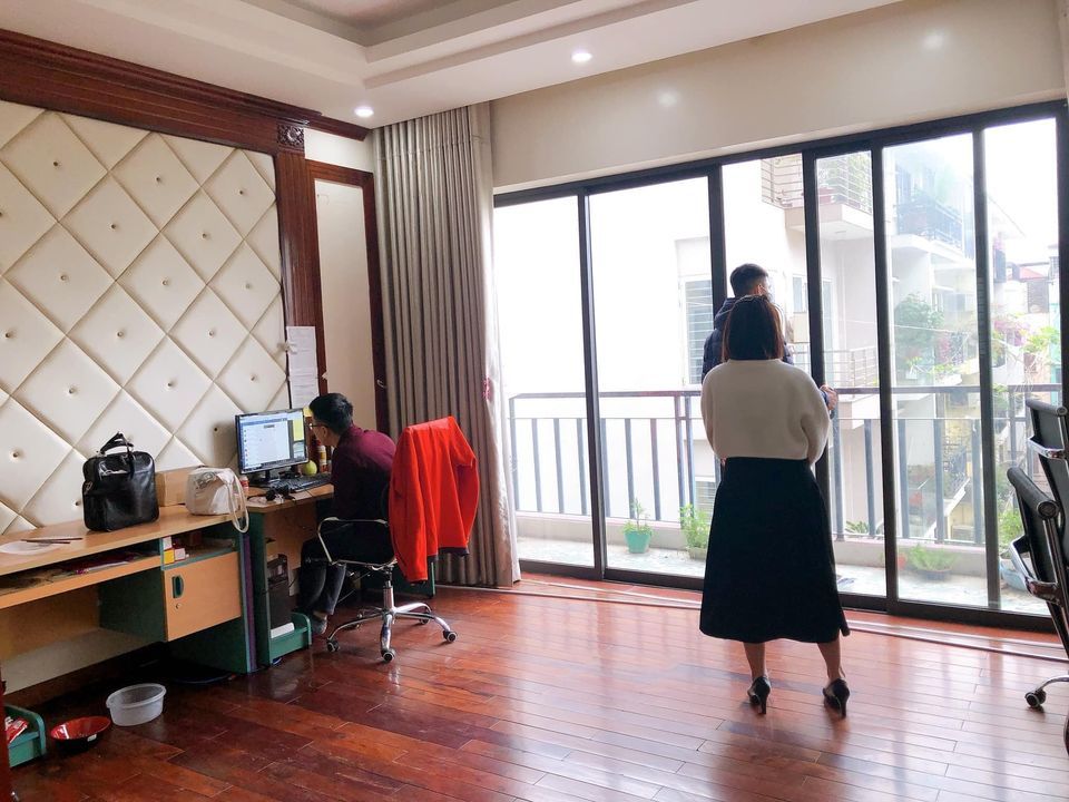 BIỆT THỰ ĐẲNG CẤP PHỐ NGUYỄN CHÍ THANH VIEW CÔNG VIÊN VỈA HÈ CHIM BAY, Ô TÔ TRÁNH, THANG MÁY