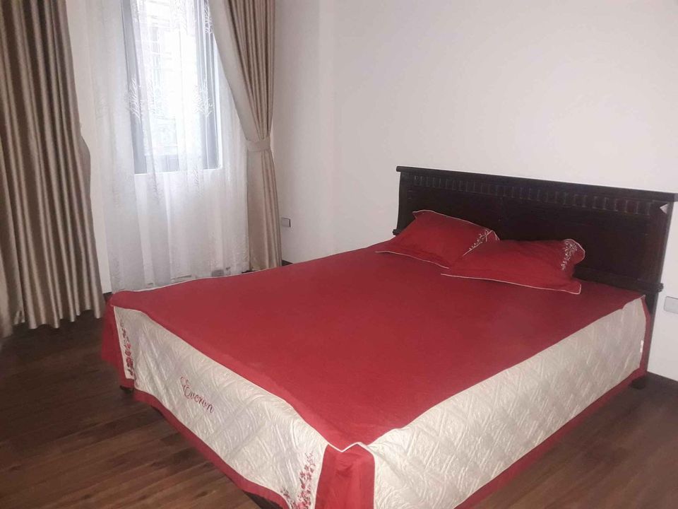 Gấp bán nhà Xuân Thủy, Cầu Giấy nhà 45m2 x 5 tầng 4.15 tỷ , hai mặt thoáng, ra đường ô tô 20m