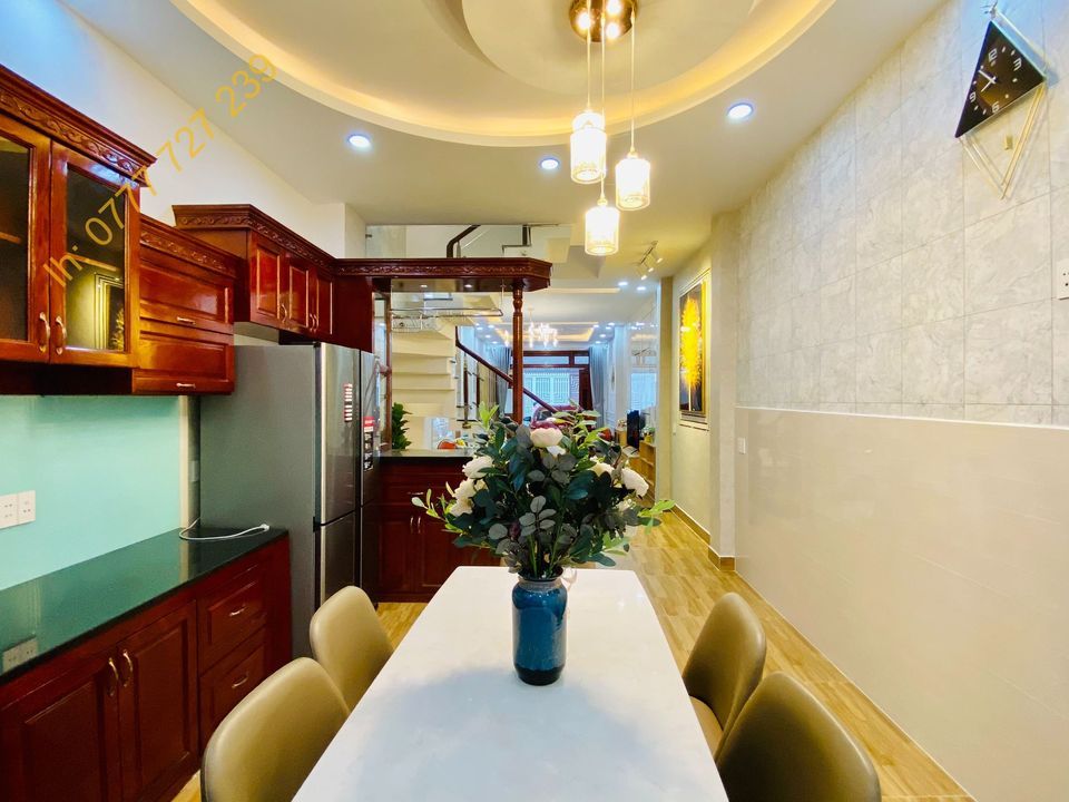 Bán nhà đối diện mecerdes Quang Trung, p8 Gò vấp 4x20 1 Trệt + 3 Lầu 4 PN, 5WC