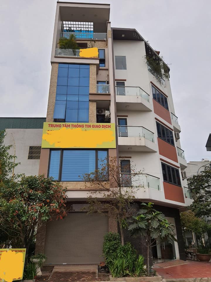 Bán nhà phố Bà Triệu, Hà Đông. Thuộc vị trí đẹp nhất của con phố này, khu vực cực kì sầm uất.
