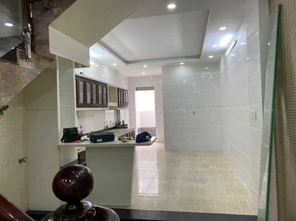 Chủ kẹt cần bán gấp căn MT nội bộ Lê công phép quận bình tân DT 4 x 25 CN 92m2