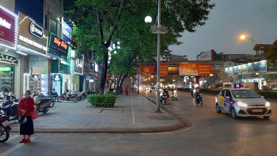 Bán Nhà Phố Nguyễn Văn Cừ quận Long Biên Chị Em Với Quận Hoàn Kiếm Kinh Doanh Nhà Nghỉ