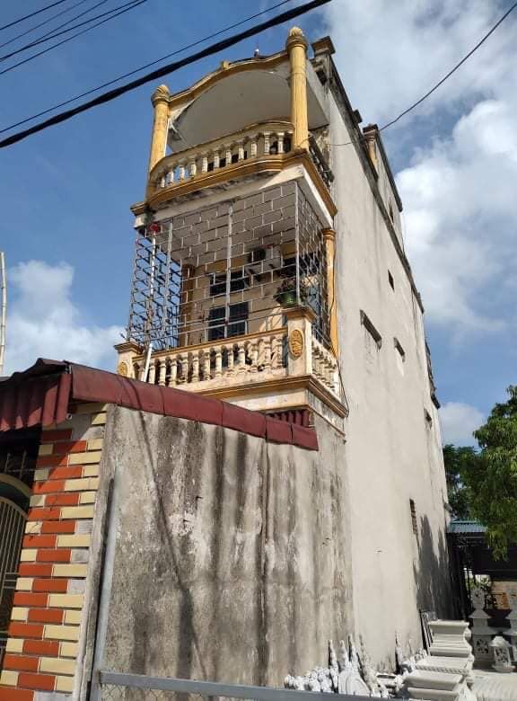Cần tiền bán nhà 3 tầng 1 tum DT 62m mặt đường đại lộ 37 giao thông Buôn bán thuận tiện