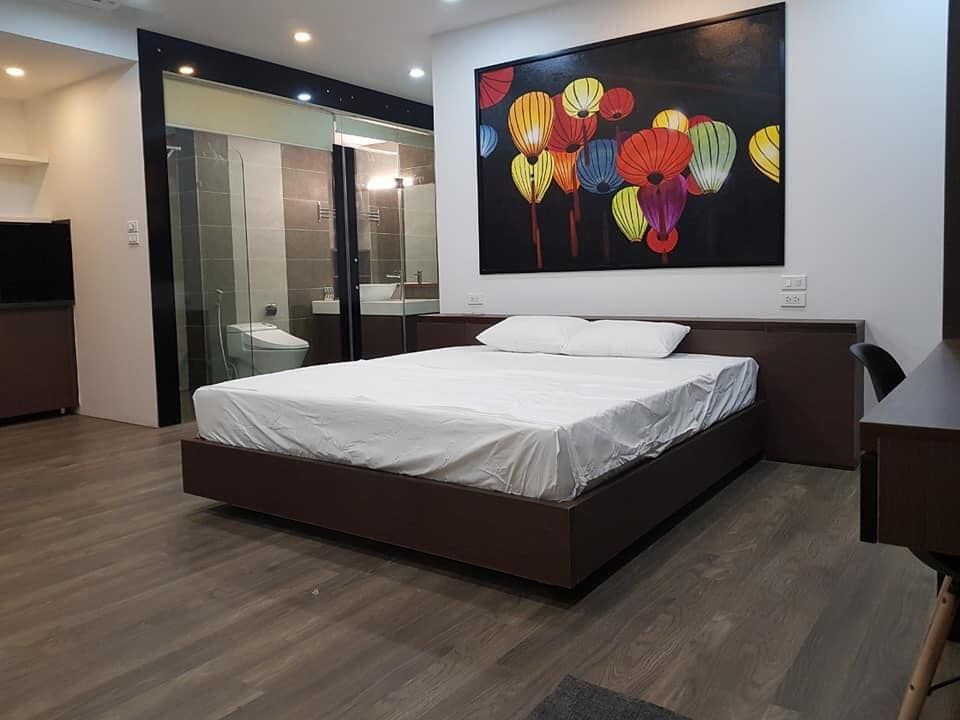 Sở hữu nhà vị trí đẹp Lạc Long Quân 150m2, mặt tiền 8.8m, giá ngon bổ rẻ Nhà vị trí cực kì đẹp
