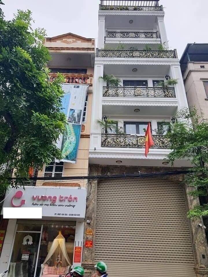 Bán Biệt thự ngay trung tâm Quận Bình Thạnh 4 tầng mới cóng, 4PN, phòng thờ, bếp, phòng khách