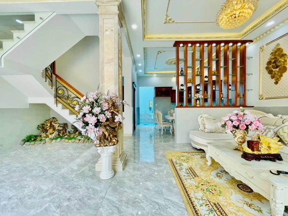 BÁN BIỆT THỰ QUẬN 12 ,KHUÔN VIÊN RỘNG 163m2 DT 8 x 13m kết câu 1 trệt 3 lầu 6 phòng ngủ