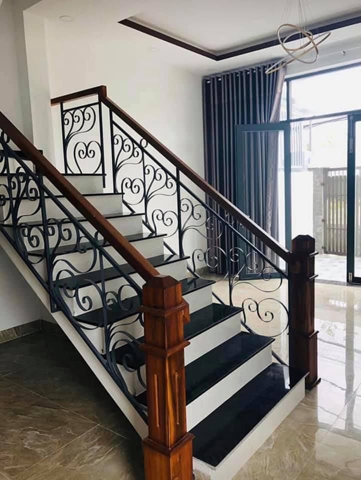 Bán nhà mặt tiền đường Phú Nông Vĩnh Ngọc Giá bán: 3,6tỷ (thương lượng) Diện tích 72,3m