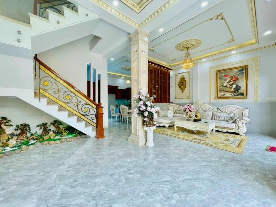 BÁN BIỆT THỰ QUẬN 12 ,KHUÔN VIÊN RỘNG 163m2 DT 8 x 13m kết câu 1 trệt 3 lầu 6 phòng ngủ