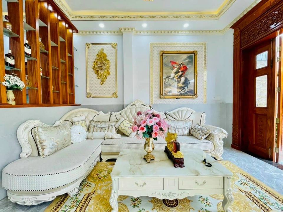 BÁN BIỆT THỰ QUẬN 12 ,KHUÔN VIÊN RỘNG 163m2 DT 8 x 13m kết câu 1 trệt 3 lầu 6 phòng ngủ