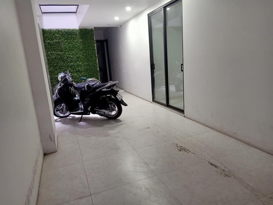 Sở hữu nhà vị trí đẹp Lạc Long Quân 150m2, mặt tiền 8.8m, giá ngon bổ rẻ Nhà vị trí cực kì đẹp