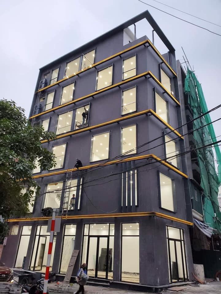 Sở hữu nhà vị trí đẹp Lạc Long Quân 150m2, mặt tiền 8.8m, giá ngon bổ rẻ Nhà vị trí cực kì đẹp