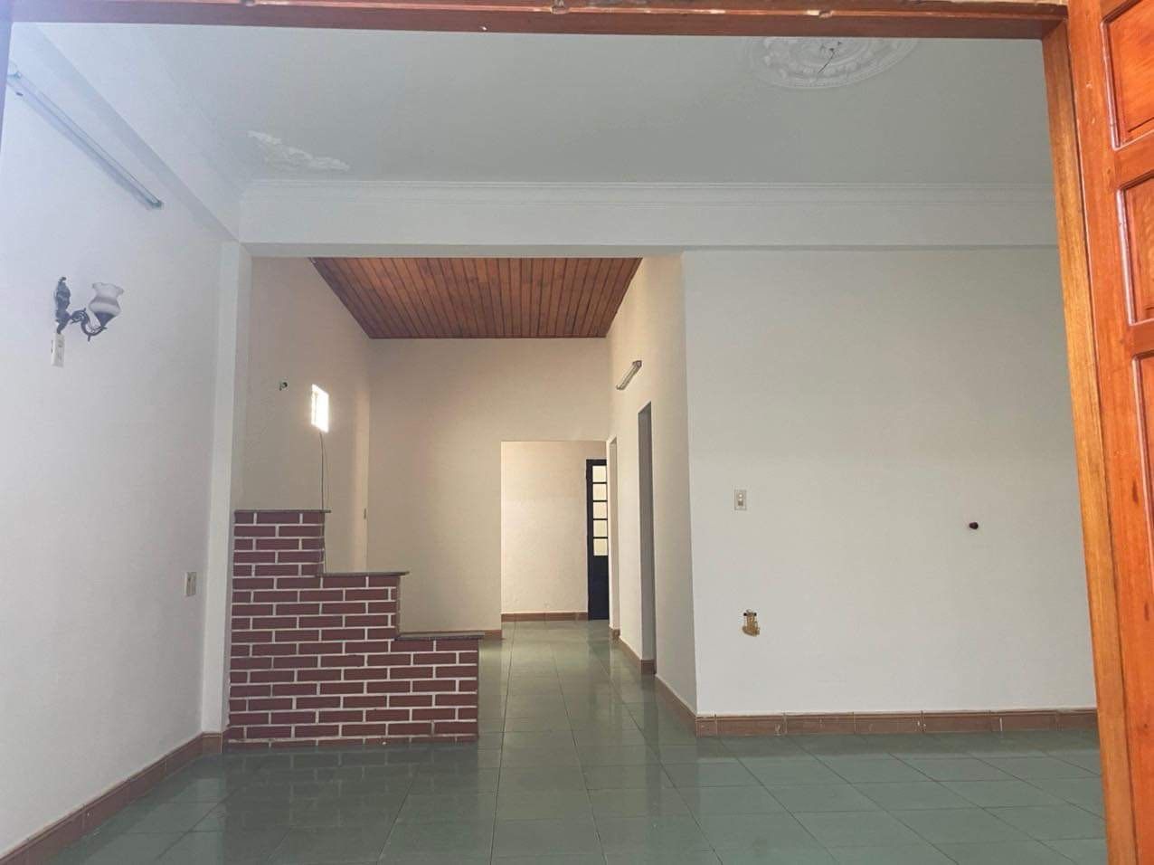 CHUYỂN NHƯỢNG CĂN NHÀ TRUNG TÂM THÀNH PHỐ KIỆT OTO DUY TÂN Diện tích 100m2 Hướng Tây Bắc