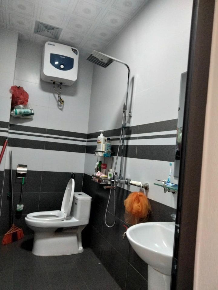 Cần bán gấp nhà 3 tầng tại Lô 10 lk16 đường A6 kosy Diện tích 5x 20m 4p ngủ