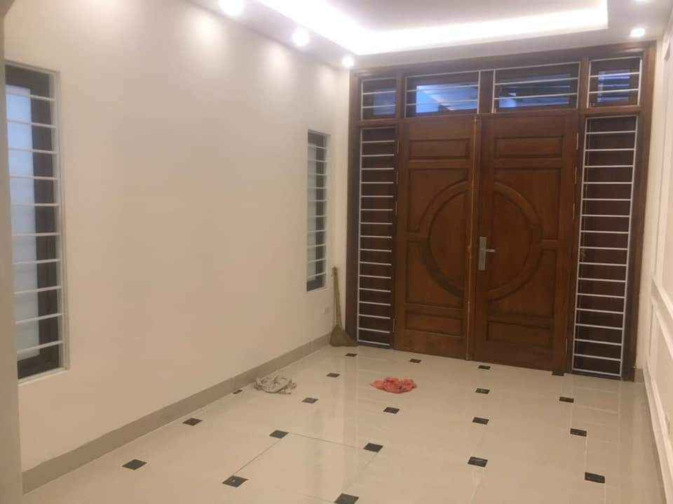Lô góc Cầu Giấy 35m2 x 4 tầng 3 mặt thoáng, nhỉnh 3 tỷ, ô tô đỗ cửa.Nhà 4 tầng khu dân cư yên tĩnh