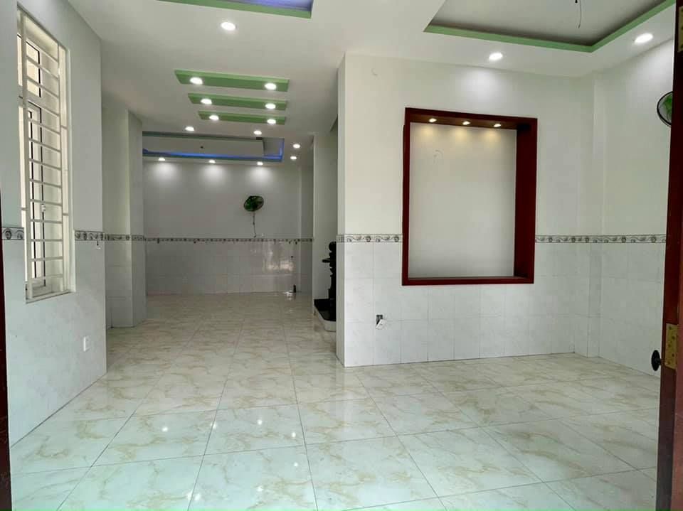 Bán biệt thự quận 9 Nhà đẹp 1 trệt 2 lầu, 2 mặt tiền, nội thất đầy đủ