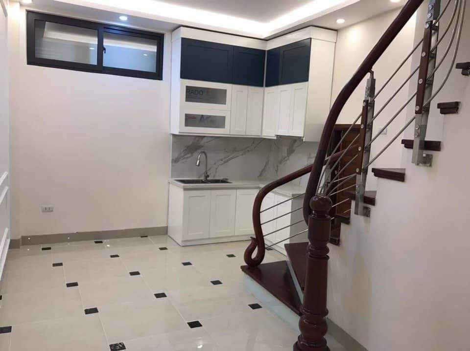 Lô góc Cầu Giấy 35m2 x 4 tầng 3 mặt thoáng, nhỉnh 3 tỷ, ô tô đỗ cửa.Nhà 4 tầng khu dân cư yên tĩnh