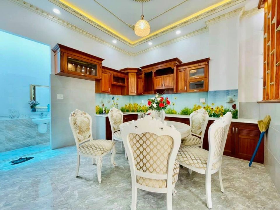 BÁN BIỆT THỰ QUẬN 12 ,KHUÔN VIÊN RỘNG 163m2 DT 8 x 13m kết câu 1 trệt 3 lầu 6 phòng ngủ