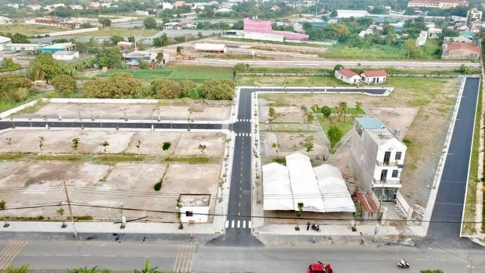 Chính chủ bán cắt lỗ lô đất ngay KDC đường Trần Văn Chẩm, Củ Chi. Mã lô B14 đường lộ nhựa QH 13m