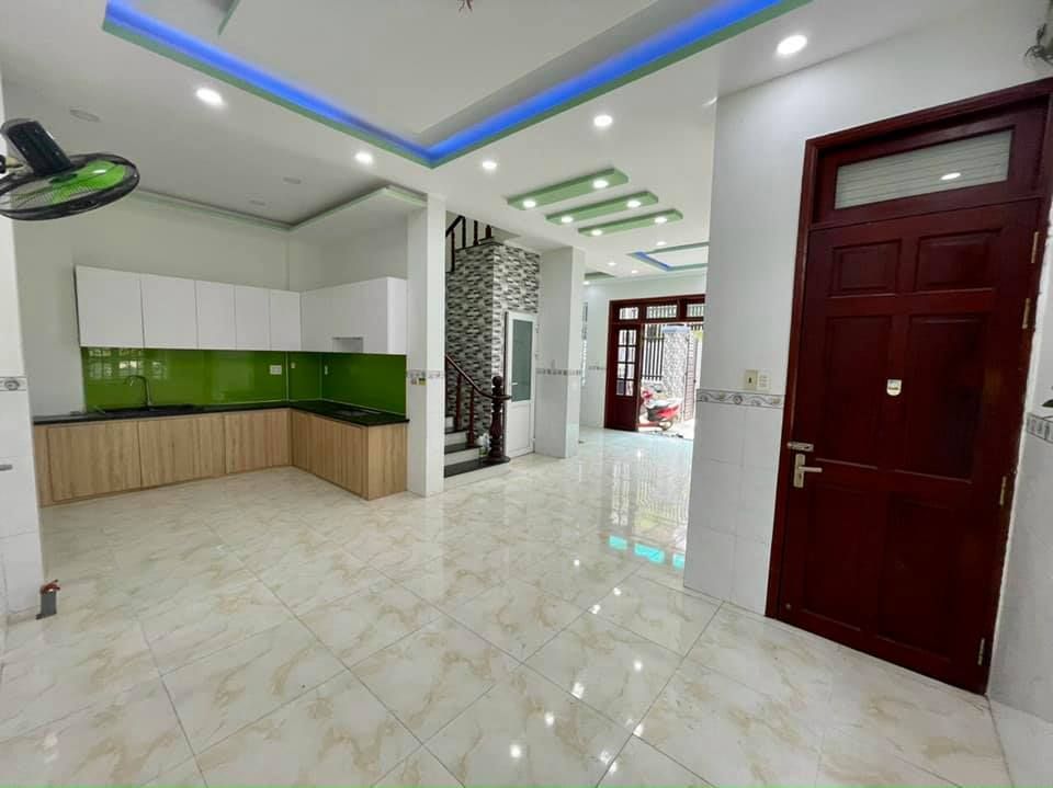 Bán biệt thự quận 9 Nhà đẹp 1 trệt 2 lầu, 2 mặt tiền, nội thất đầy đủ