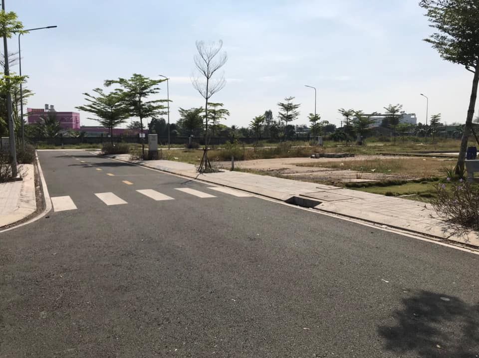 Chính chủ bán cắt lỗ lô đất ngay KDC đường Trần Văn Chẩm, Củ Chi. Mã lô B14 đường lộ nhựa QH 13m