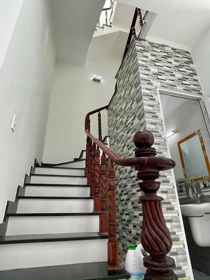 Bán biệt thự quận 9 Nhà đẹp 1 trệt 2 lầu, 2 mặt tiền, nội thất đầy đủ