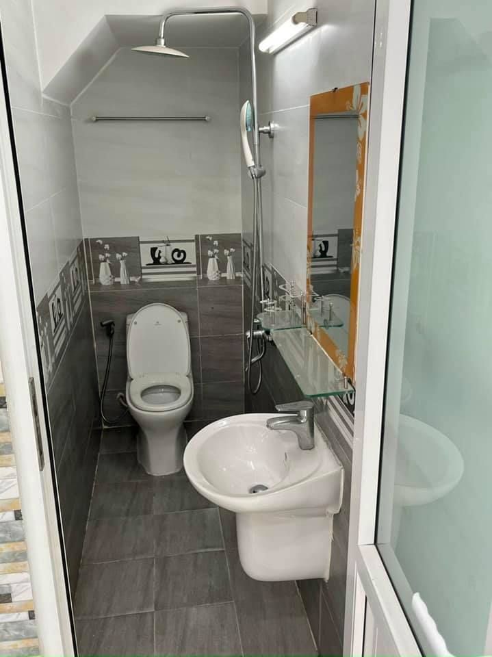 Bán biệt thự quận 9 Nhà đẹp 1 trệt 2 lầu, 2 mặt tiền, nội thất đầy đủ
