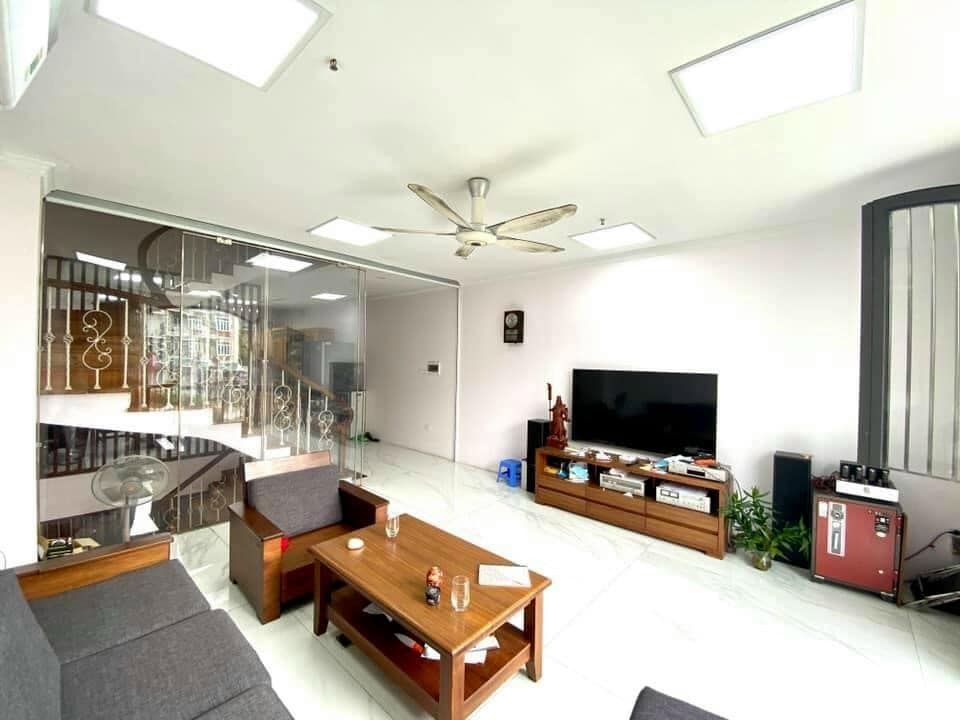 Bán nhà Ngọc Lâm Long Biên view mặt hồ Tai Trâu. Tận hưởng cs trong xanh mát mẻ giữa lòng thủ đô