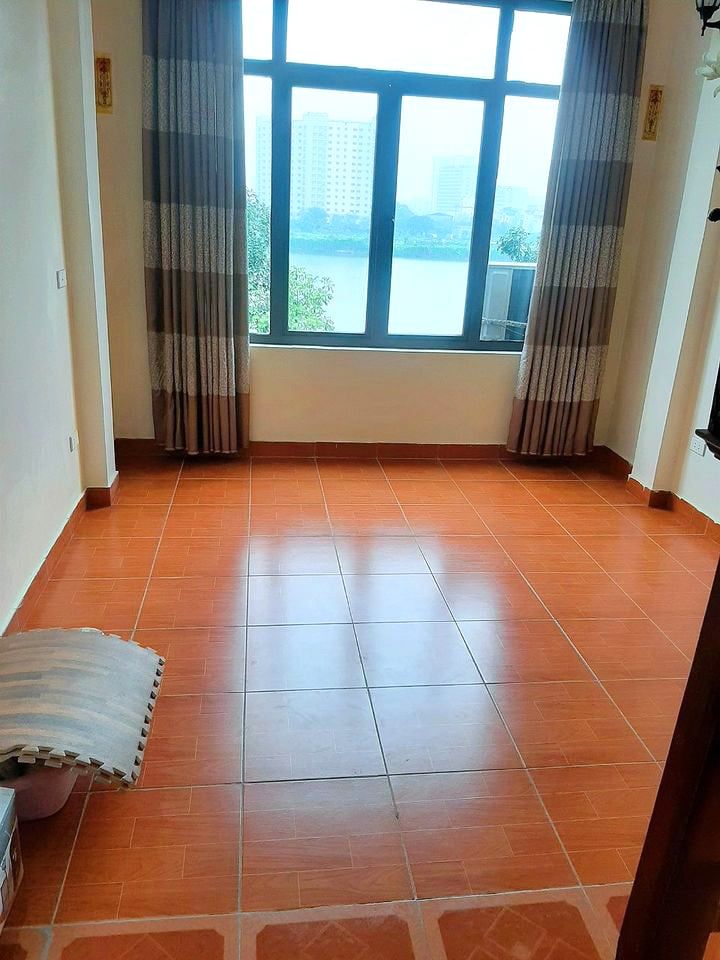 Bán nhà mặt hồ phố Tây Trà, Hoàng Mai, Hà Nội.Diện tích 35m2 x 4 Tầng, Mặt tiền 3.5m.