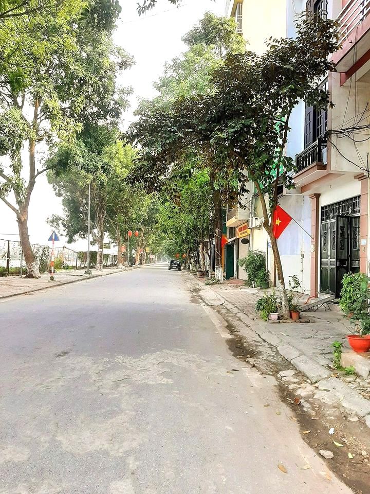 Bán nhà mặt hồ phố Tây Trà, Hoàng Mai, Hà Nội.Diện tích 35m2 x 4 Tầng, Mặt tiền 3.5m.