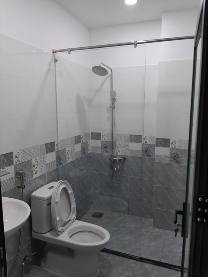 Nhà mới 3 lầu Sân Thượng (5PN,5WC) MT 7m Tọa lạc đường Liên Khu 4-5, Bình Hưng Hòa Bình Tân