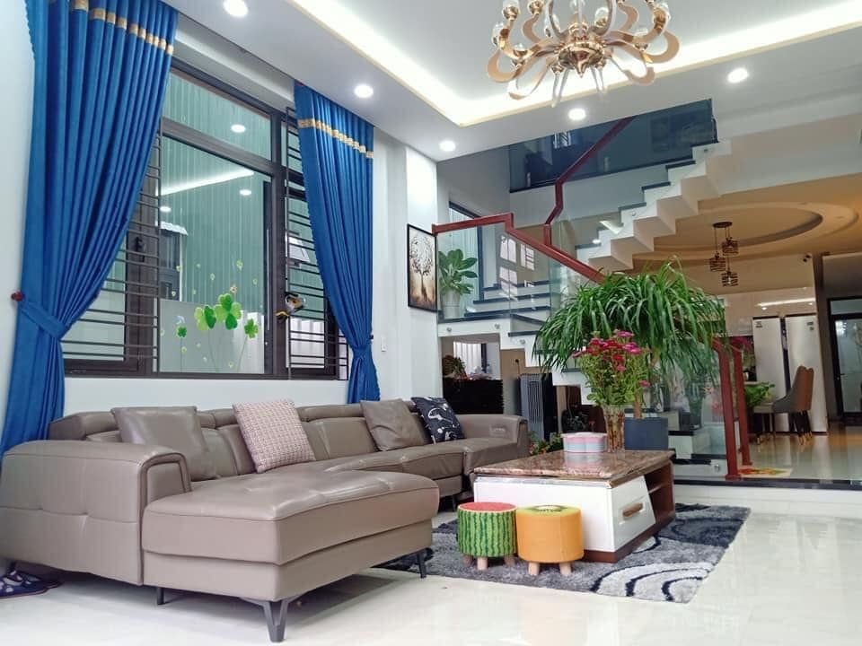 Bán nhà Vĩnh Phúc, Ba Đình giá 4 tỷ 6 dt 74m2, MT cực rộng 5.5m 4 tầng, khung cột bê tông, 4pn