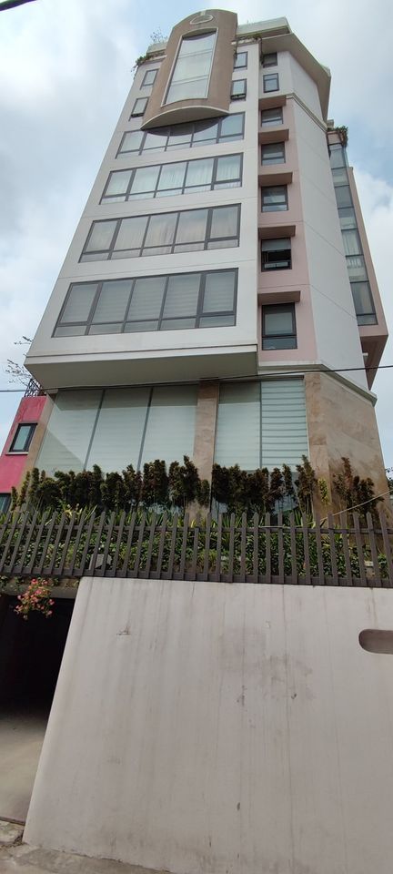 SIÊU PHẨM VIEW HỒ TÂY TÒA NHÀ 10 TẦNG CHO THUÊ CĂN HỘ CAO CẤP VÀI BƯỚC CHÂN RA HỒ TÂY
