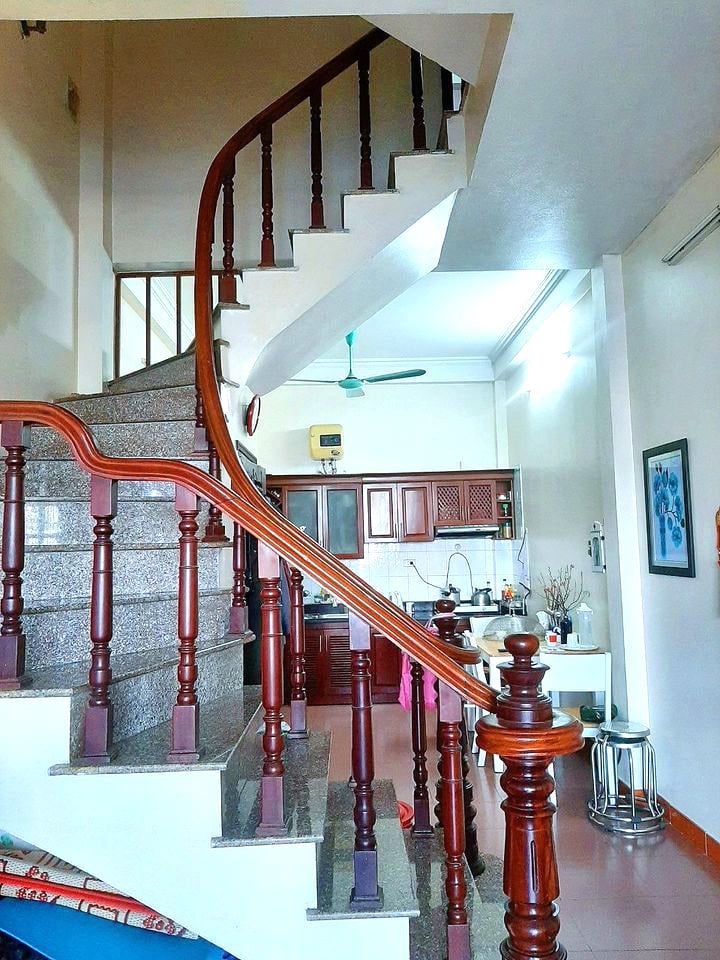 Bán nhà mặt hồ phố Tây Trà, Hoàng Mai, Hà Nội.Diện tích 35m2 x 4 Tầng, Mặt tiền 3.5m.