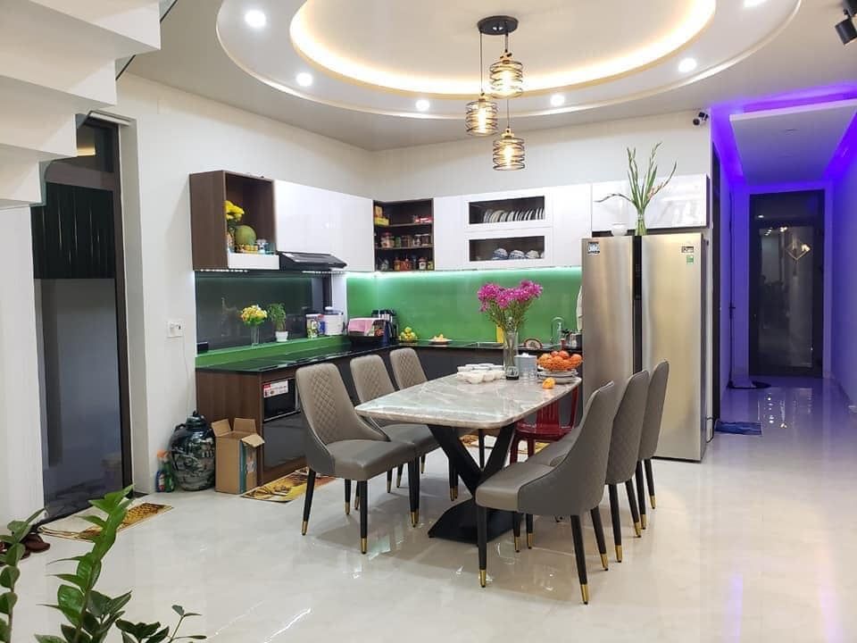 Bán nhà Vĩnh Phúc, Ba Đình giá 4 tỷ 6 dt 74m2, MT cực rộng 5.5m 4 tầng, khung cột bê tông, 4pn