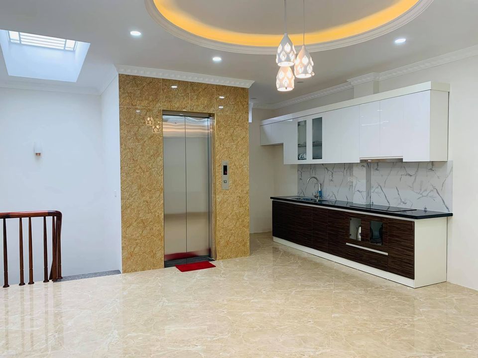 BÁN NHÀ DƯƠNG QUẢNG HÀM CẦU GIẤY NHÀ MỚI ĐẸP KINH DOANH THANG MÁY Ô TÔ TRÁNH