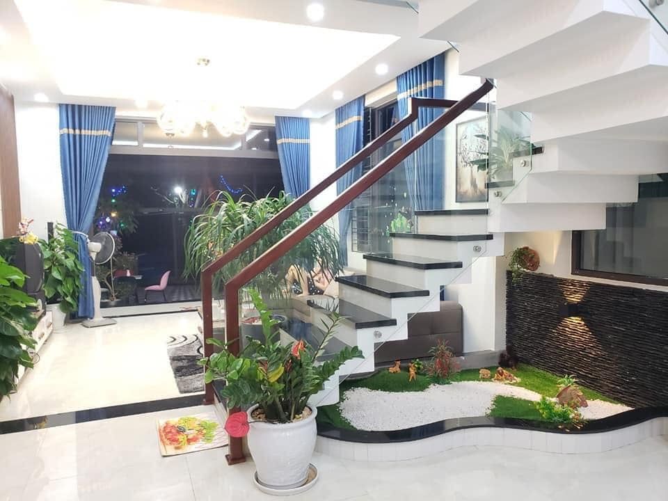 Bán nhà Vĩnh Phúc, Ba Đình giá 4 tỷ 6 dt 74m2, MT cực rộng 5.5m 4 tầng, khung cột bê tông, 4pn