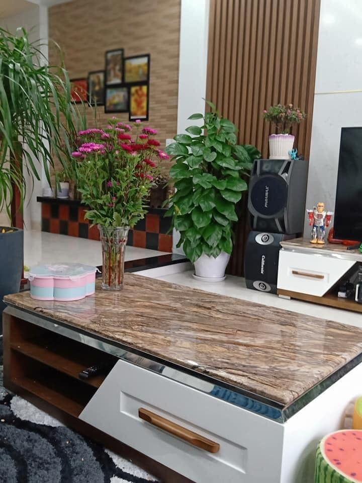 Bán nhà Vĩnh Phúc, Ba Đình giá 4 tỷ 6 dt 74m2, MT cực rộng 5.5m 4 tầng, khung cột bê tông, 4pn
