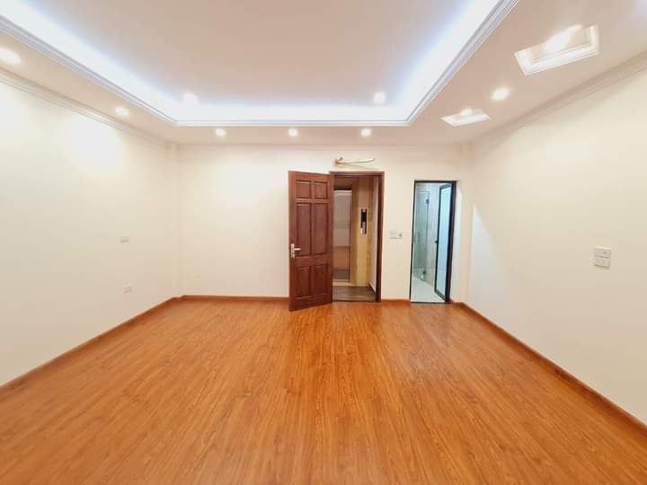 CHÍNH CHỦ CẦN BÁN NHÀ PHỐ TRUNG KÍNH CẦU GIẤY XÂY MỚI 7T KHU PHÂN LÔ QUÂN ĐỘI CẦU THANG MÁY