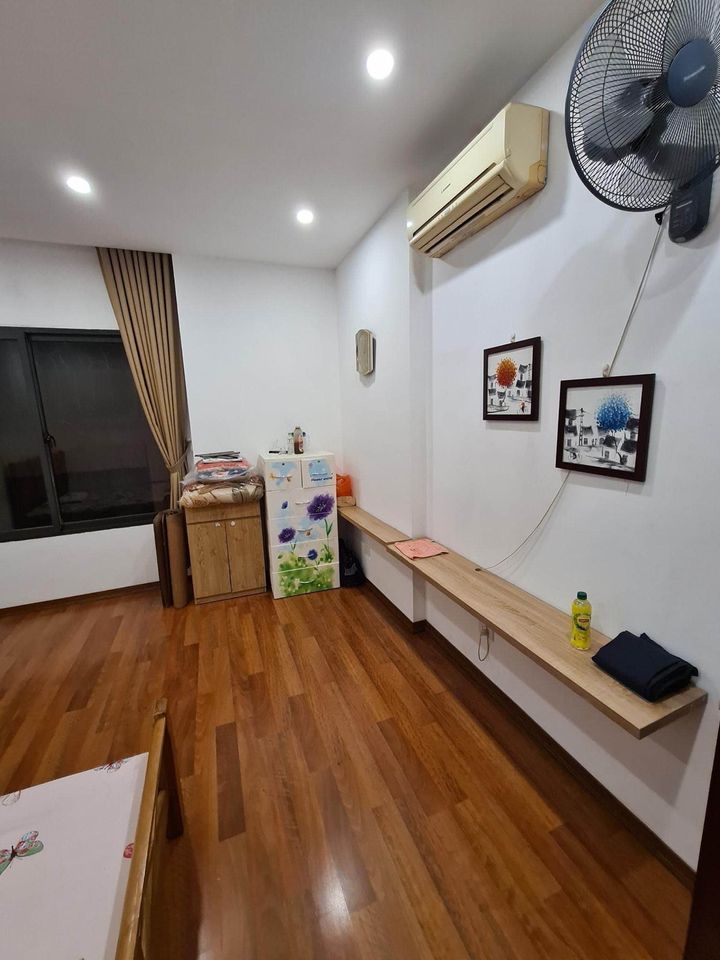 Nhà mặt ngõ trung tâm Đống Đa. Ô tô 4 chỗ đi qua nhà. Mua nhà chủ tặng nội thất. Ưng là vào việc