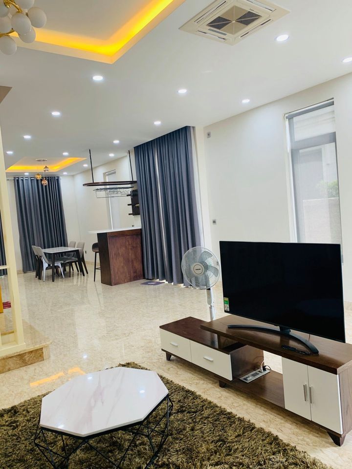 Cho thuê biệt thự view sông Lakeview City, An Phú, Quận 2 Diện tích 8x20m có sân vườn