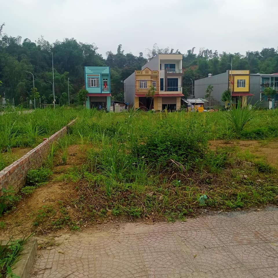 Cần tiền mở rộng kinh doanh nên em vẫn bán bán các lô bên phặc tràng, dương quang, TP bắc kạn